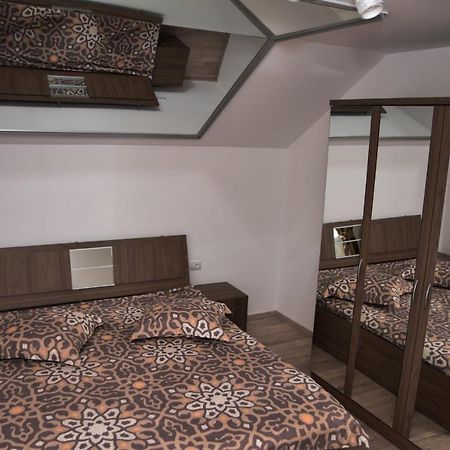 New House Hotel Curtea De Arges Bagian luar foto