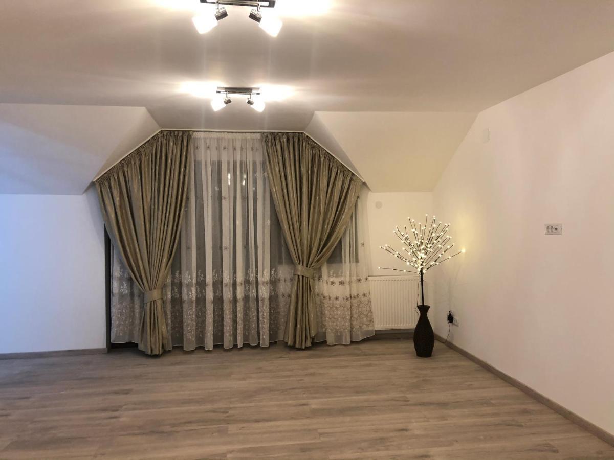 New House Hotel Curtea De Arges Bagian luar foto