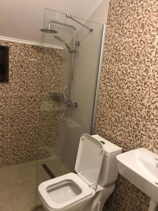 New House Hotel Curtea De Arges Bagian luar foto