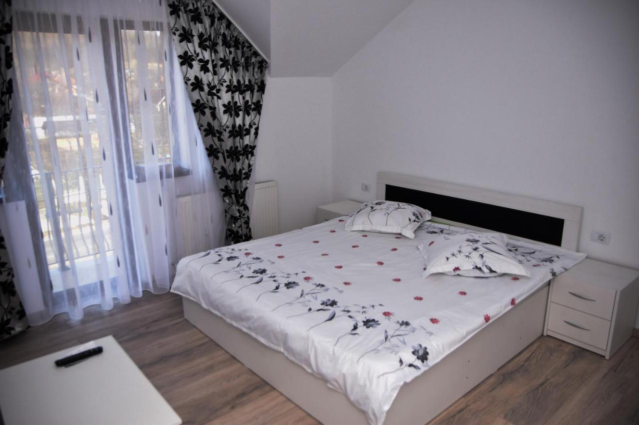 New House Hotel Curtea De Arges Bagian luar foto