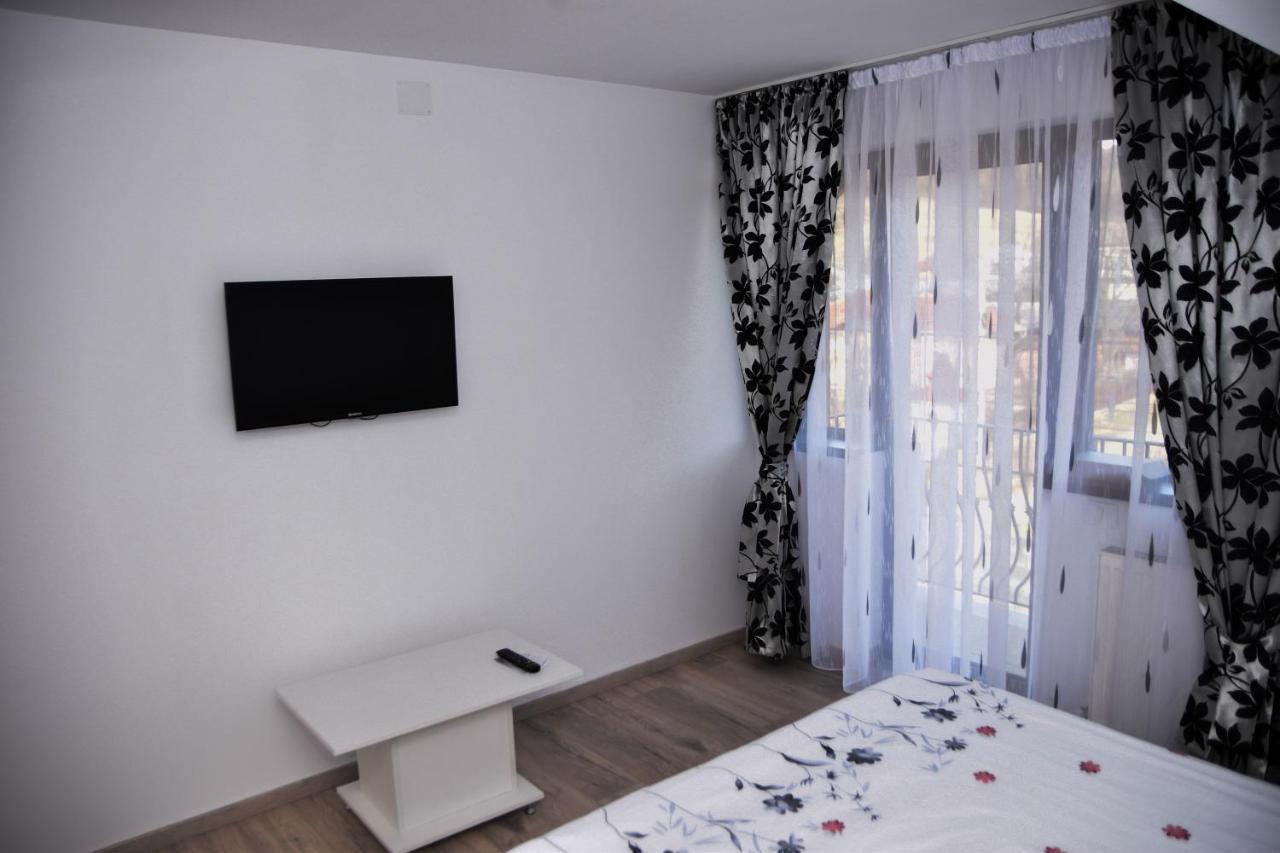 New House Hotel Curtea De Arges Bagian luar foto