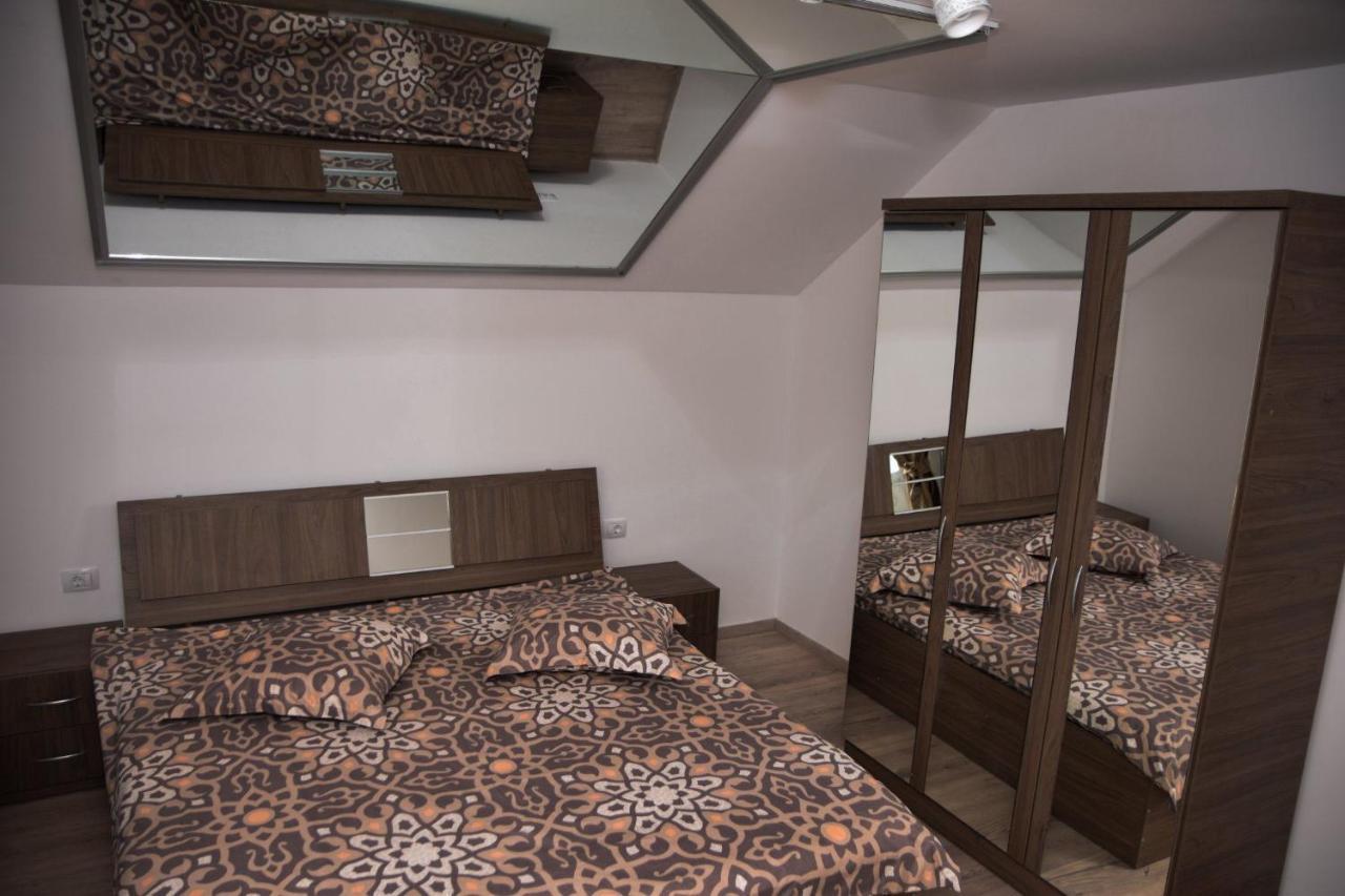 New House Hotel Curtea De Arges Bagian luar foto
